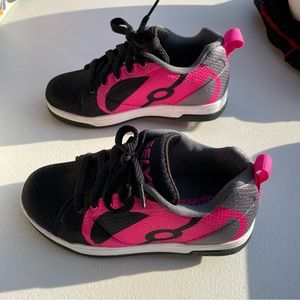 Heelys Youth Size 2 Black/Pink/Grey Wheeled footwear